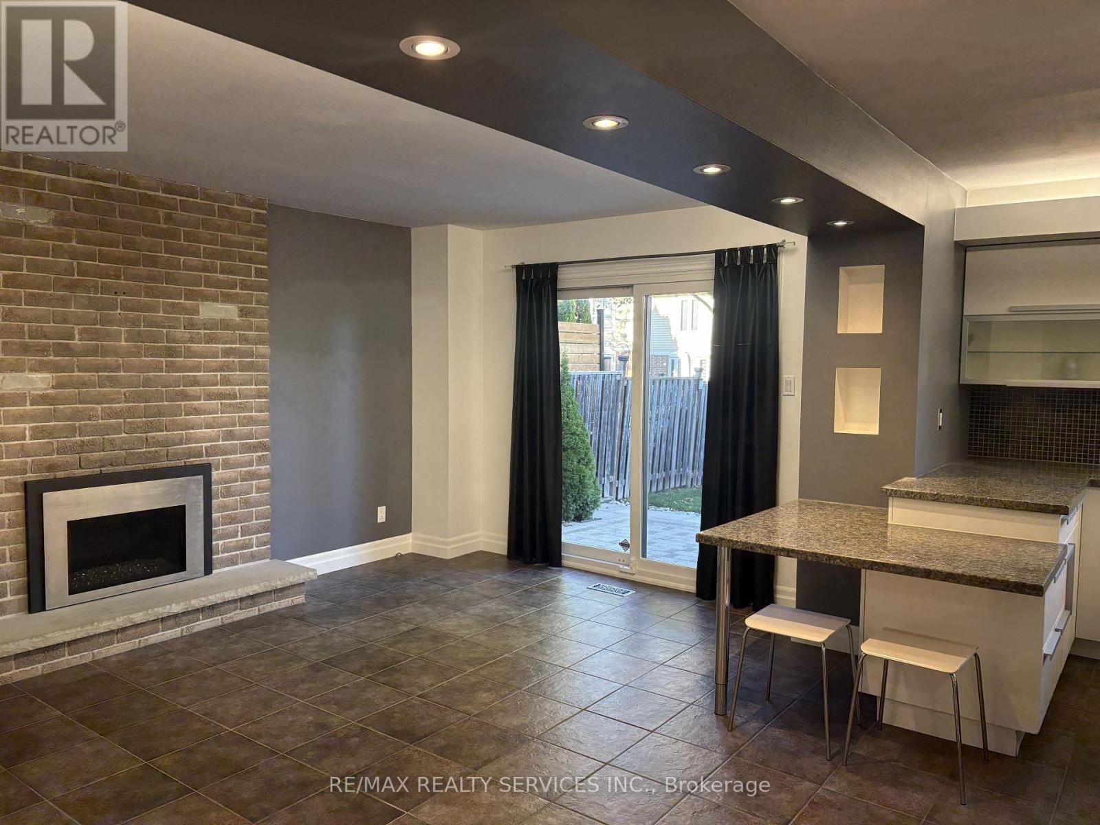 4171 Sawmill Valley Drive, Mississauga, Ontario  L5L 3H1 - Photo 9 - W14092150