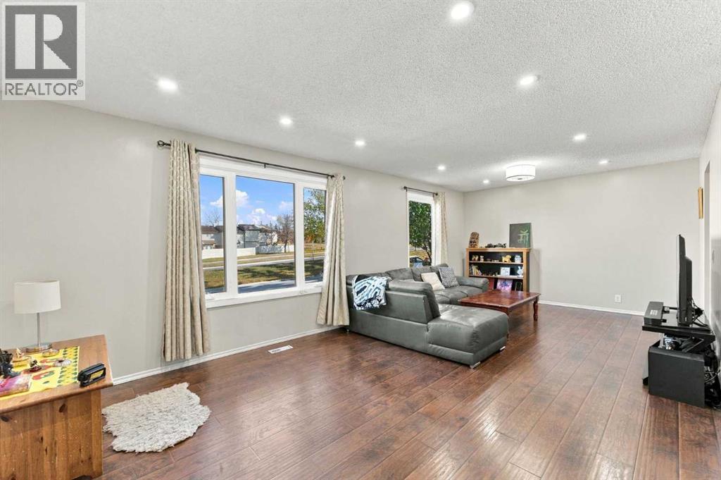95 Rundleson Way NE, Calgary, Alberta  T1Y 3H7 - Photo 3 - A2353076
