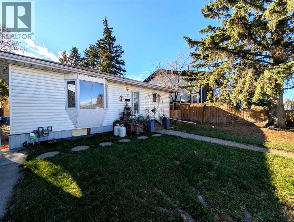 8119 34 Avenue Nw, Calgary, Alberta  T3B 1P8 - Photo 3 - A2348645