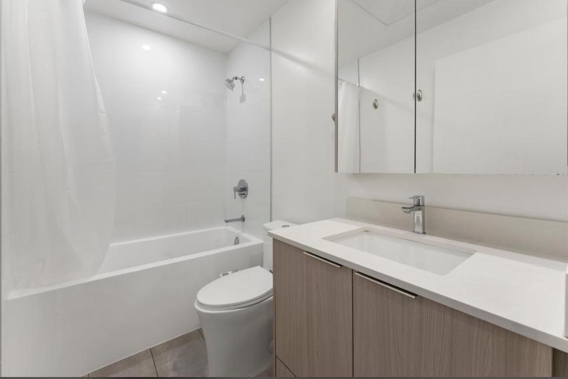 529 13968 Laurel Drive, Surrey, British Columbia  V3T 1A8 - Photo 8 - R3176435