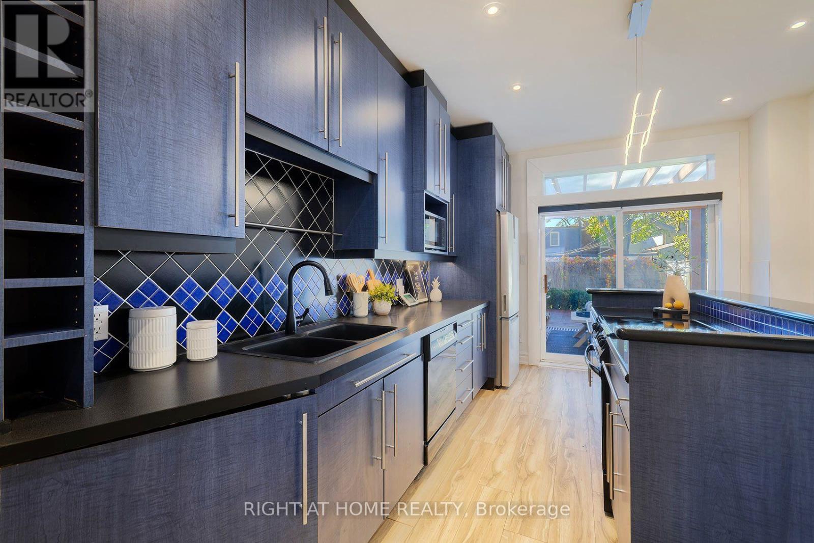 25 Pretoria Avenue, Toronto, Ontario  M4K 1T2 - Photo 11 - E14092168