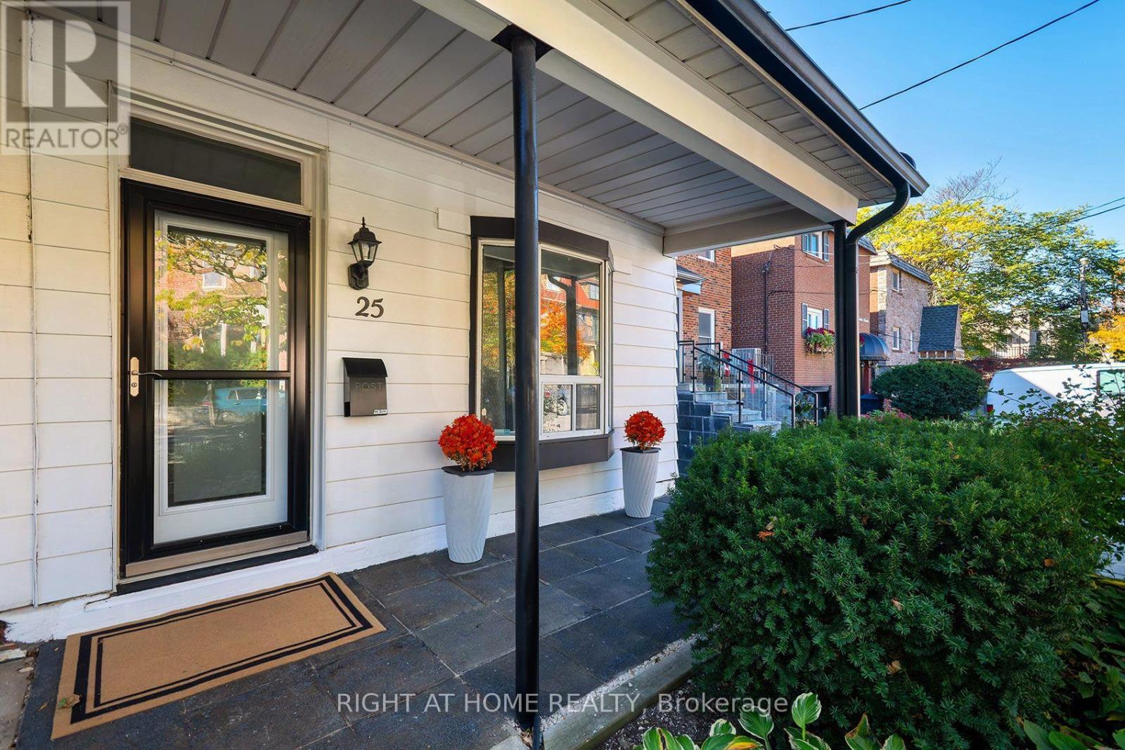 25 Pretoria Avenue, Toronto, Ontario  M4K 1T2 - Photo 2 - E14092168