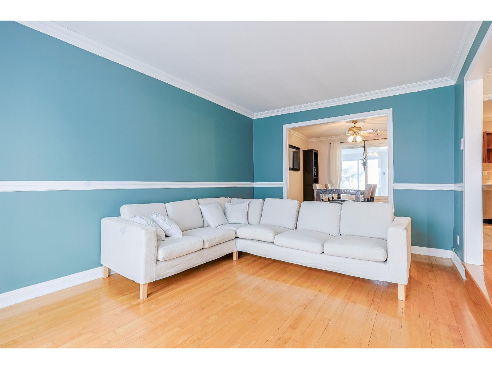 345 Rue Léon-Bloy E. La Prairie Quebec Canada J5R3G7 5