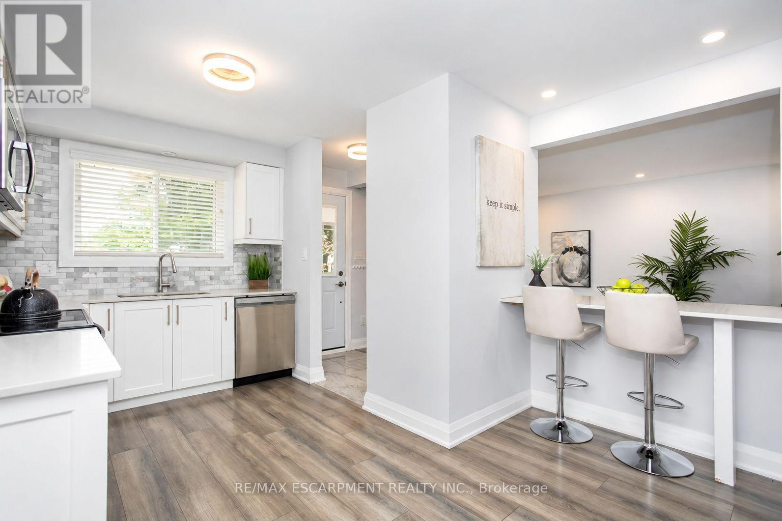 Main - 576 Turner Drive, Burlington, Ontario  L7L 2W7 - Photo 4 - W14092210