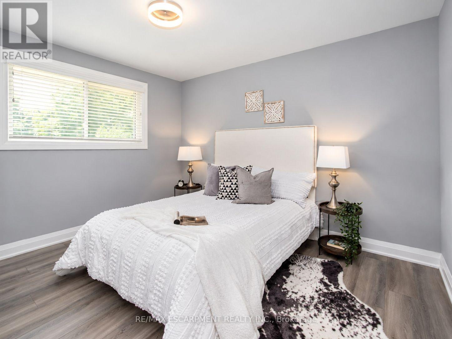 Main - 576 Turner Drive, Burlington, Ontario  L7L 2W7 - Photo 6 - W14092210