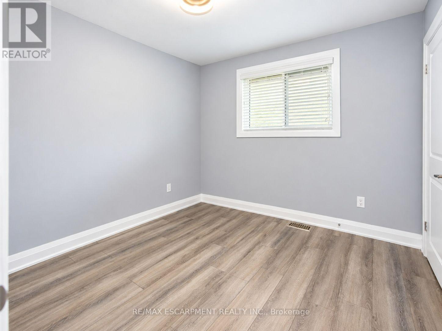 Main - 576 Turner Drive, Burlington, Ontario  L7L 2W7 - Photo 7 - W14092210