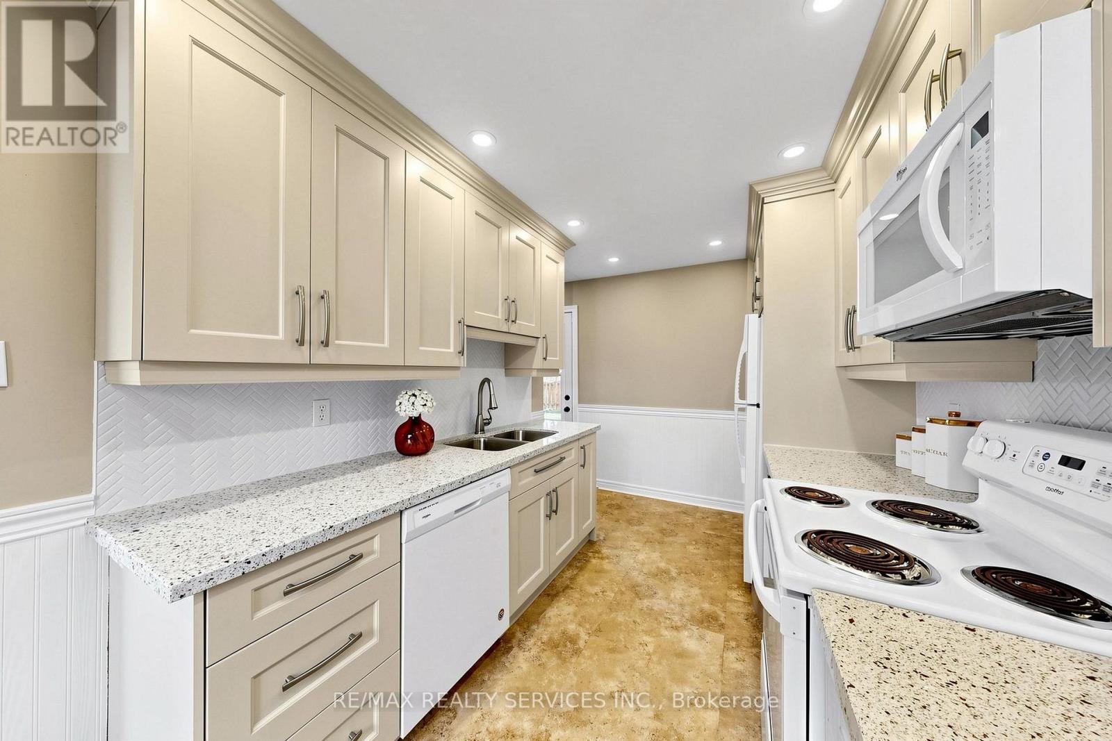 25 Jennifer Square, Brampton, Ontario  L6S 2L2 - Photo 16 - W14092246
