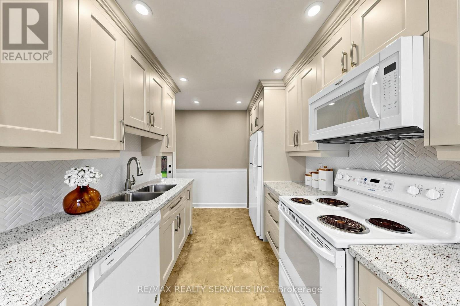 25 Jennifer Square, Brampton, Ontario  L6S 2L2 - Photo 18 - W14092246