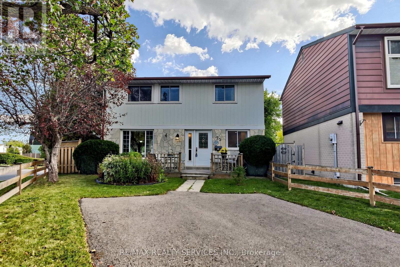 25 Jennifer Square, Brampton, Ontario  L6S 2L2 - Photo 2 - W14092246