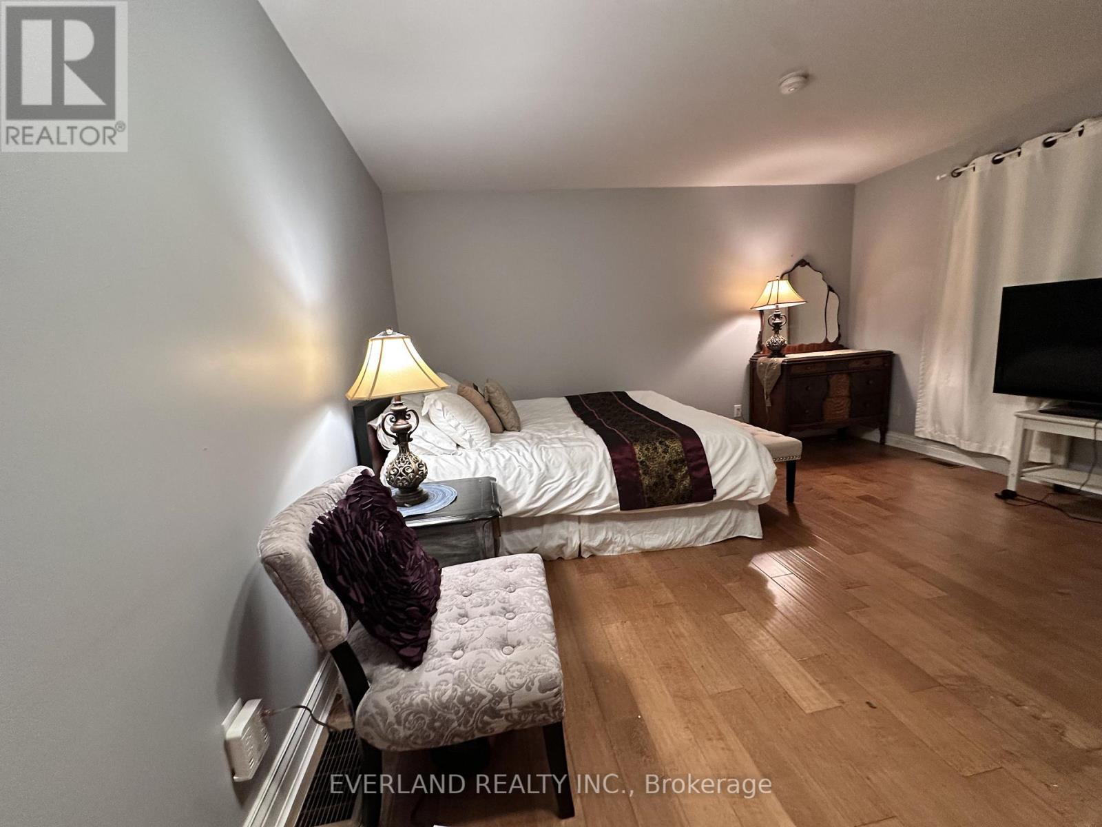 South Wing - 3369 St Paul Avenue W, Niagara Falls, Ontario  L2J 2M3 - Photo 2 - X14092208