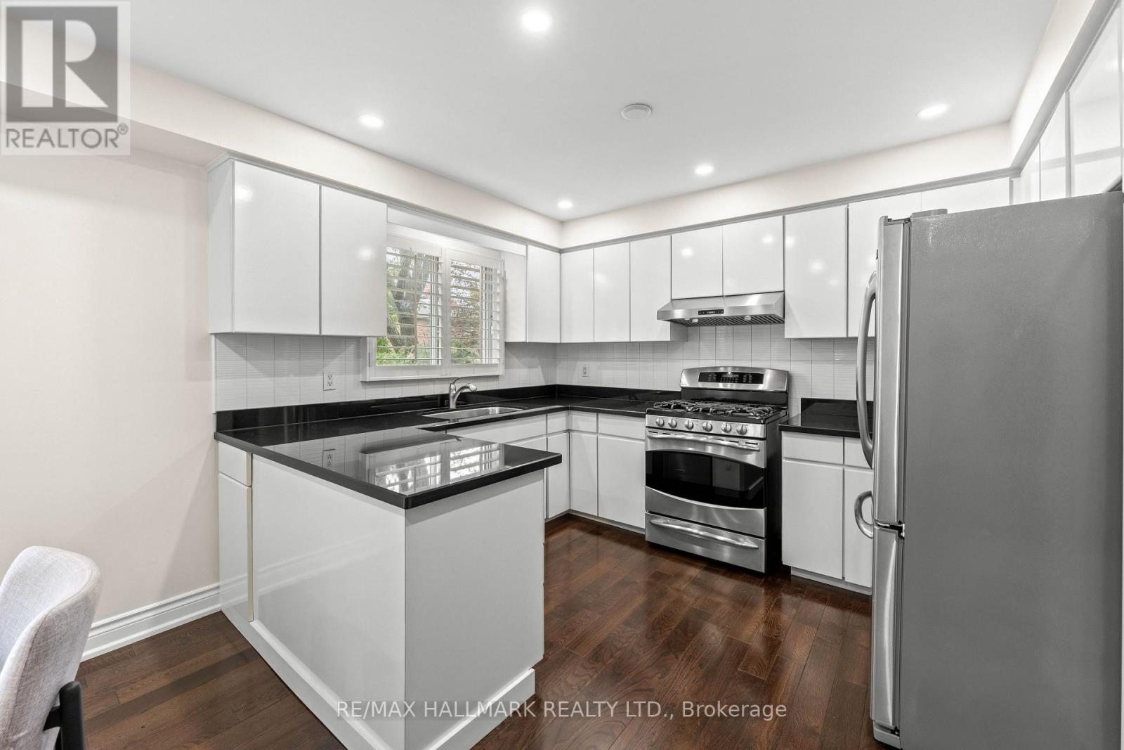 7 Charnwood Place, Markham, Ontario  L3T 5H2 - Photo 20 - N14092278