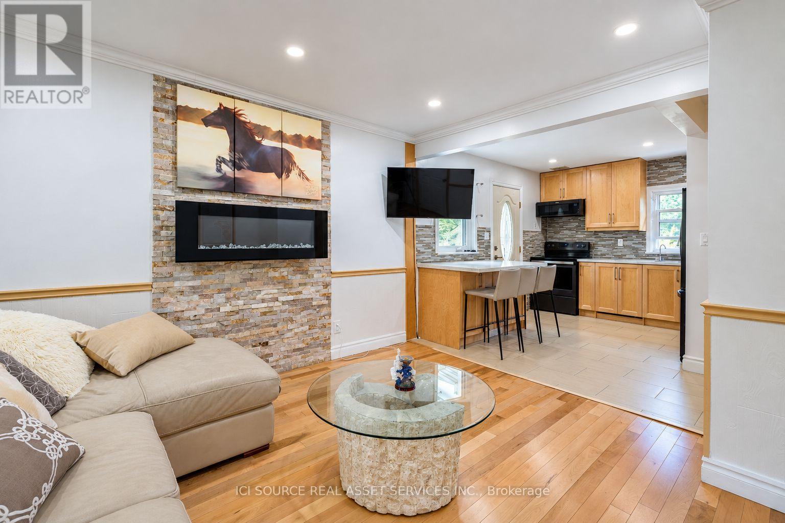 2014 Balsam Avenue, Mississauga, Ontario  L5J 1L2 - Photo 2 - W14092264