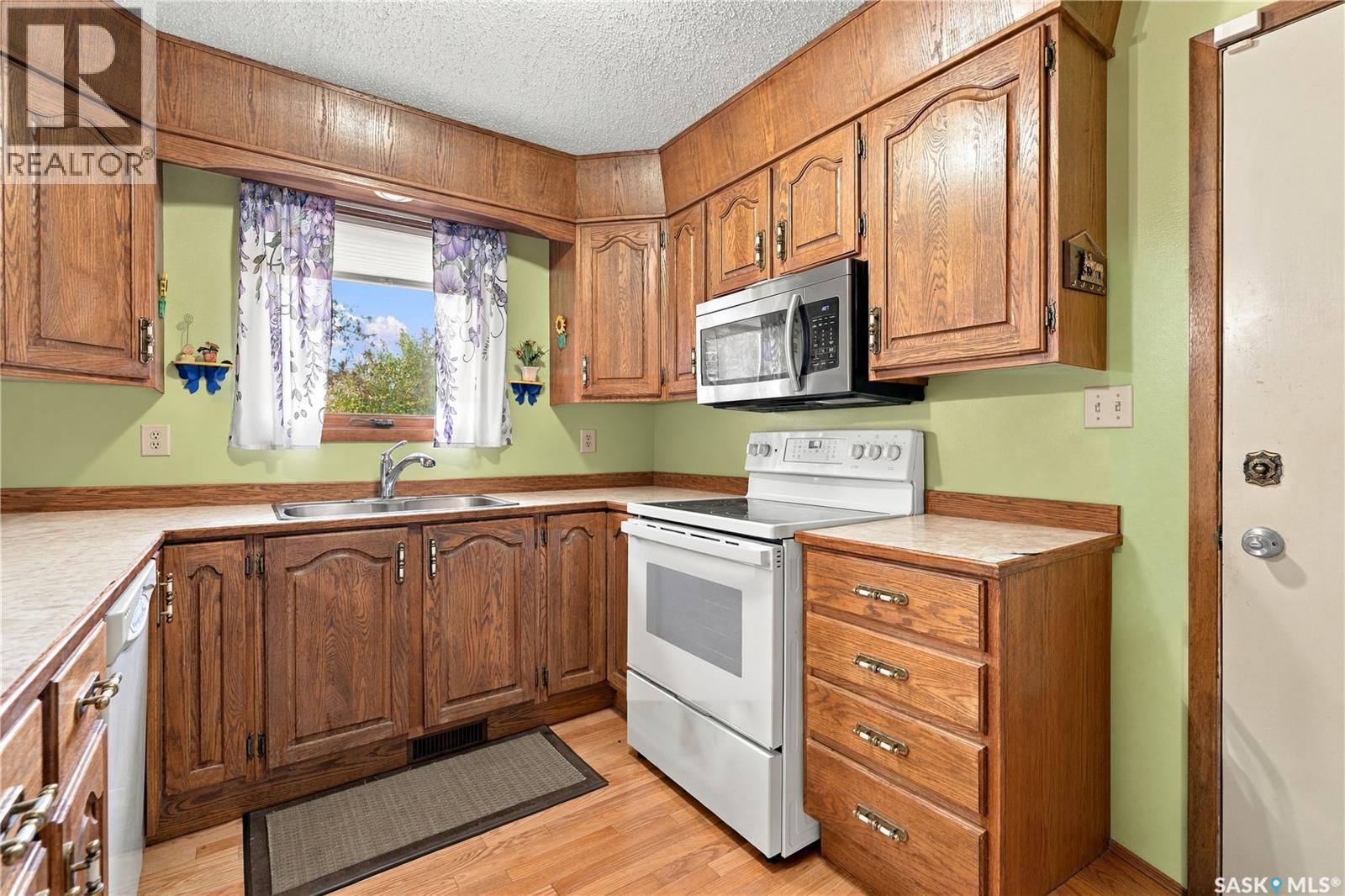 374 Thain Crescent, Saskatoon, Saskatchewan  S7K 6N7 - Photo 8 - SK051381