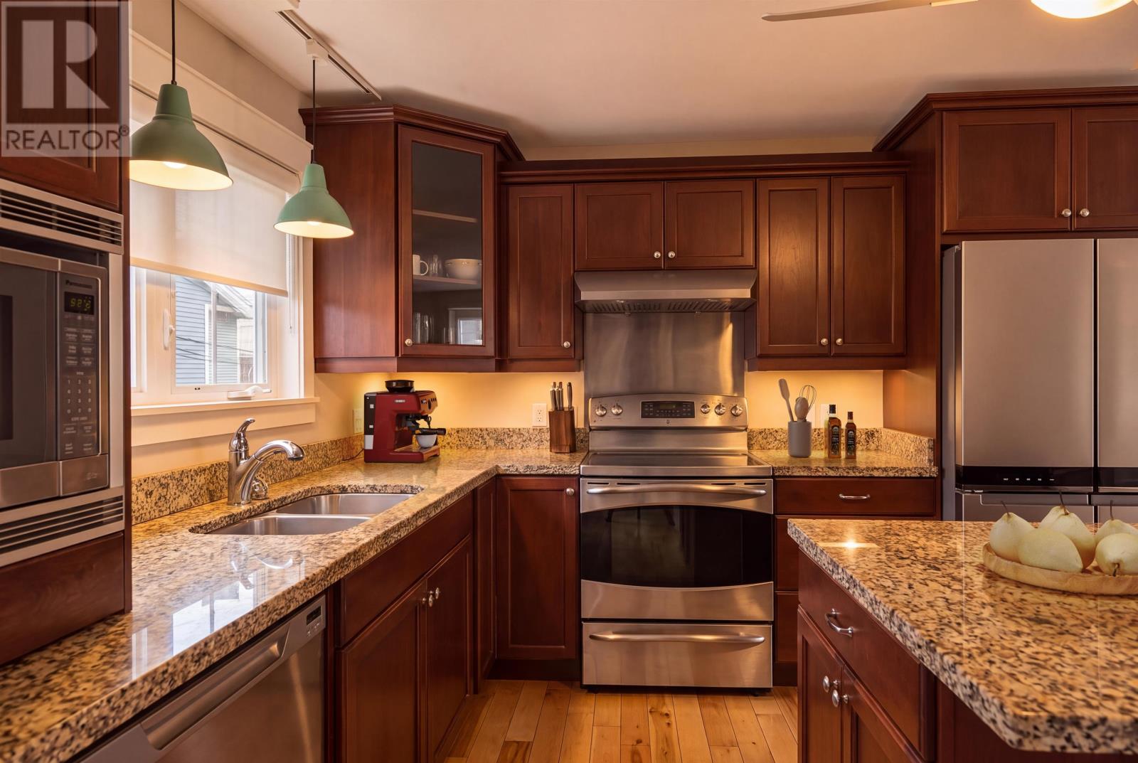 320b Queen Street, Charlottetown, Prince Edward Island  C1A 4C3 - Photo 4 - 202626112