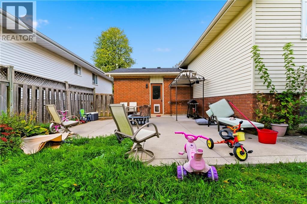 82 Beaver Crescent, Brantford, Ontario  N3P 1H8 - Photo 24 - 40870037