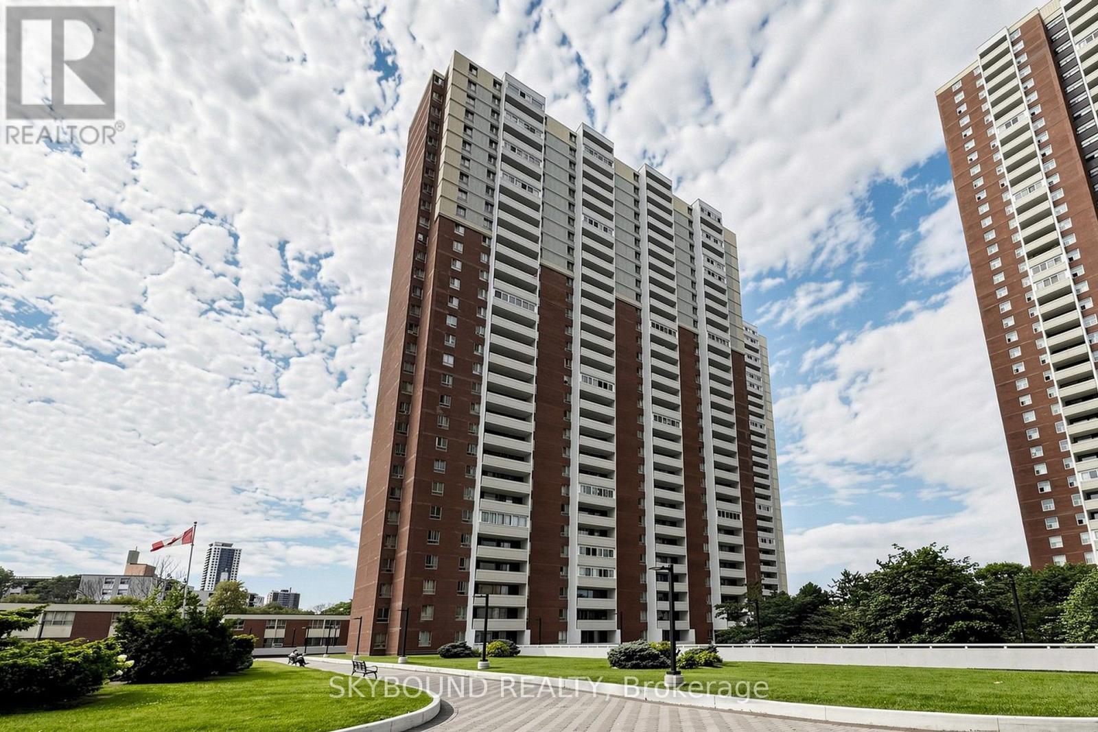 1710 - 1 MASSEY SQUARE, Toronto, Ontario