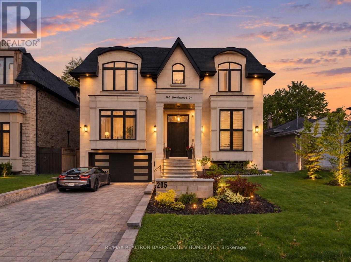 205 NORTHWOOD DRIVE, Toronto, Ontario