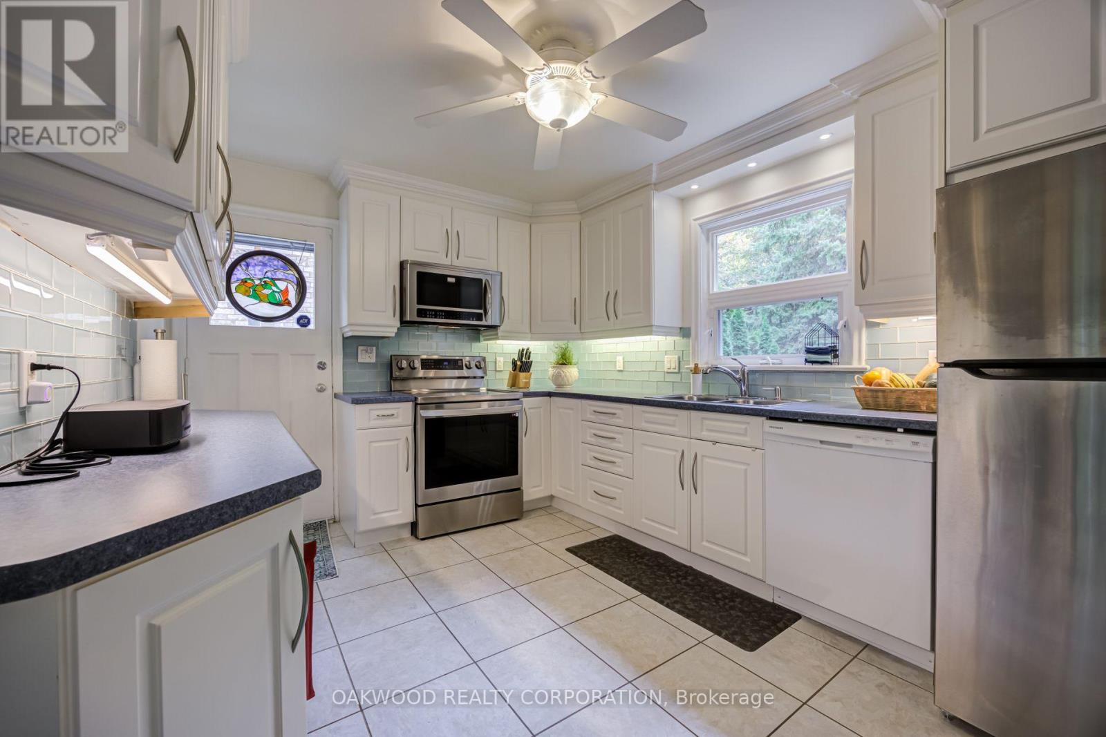 41 Greenbrook Drive, Toronto, Ontario  M6M 2J8 - Photo 14 - W14092372
