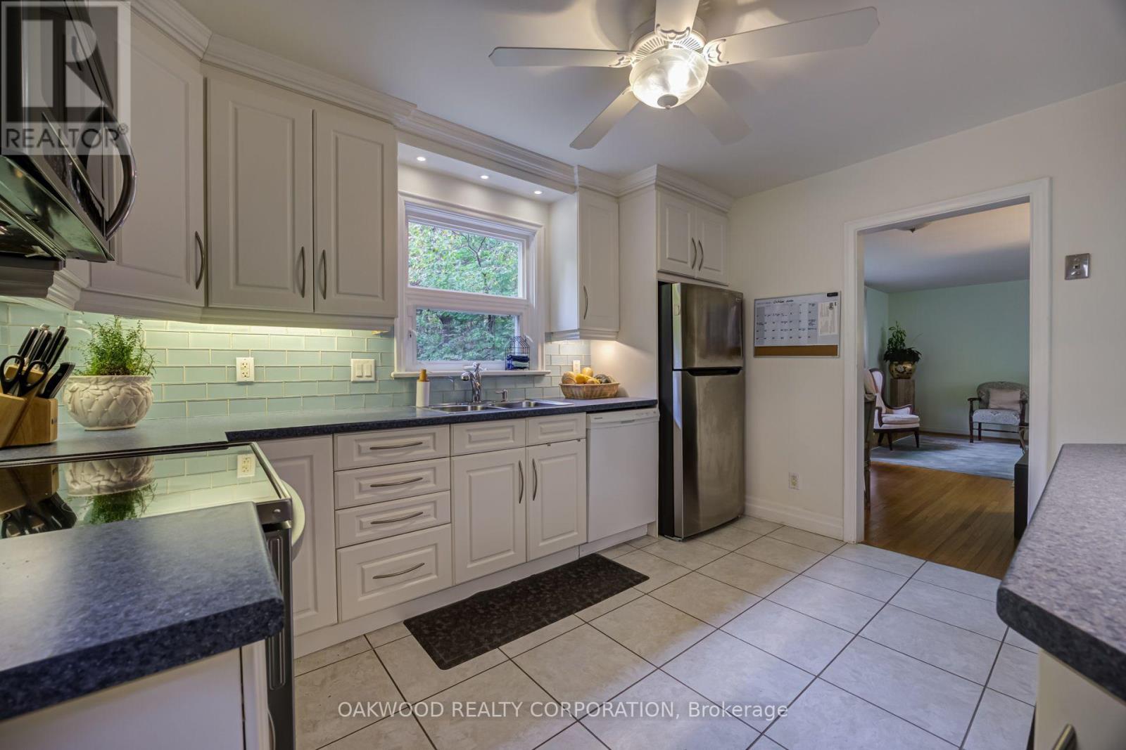 41 Greenbrook Drive, Toronto, Ontario  M6M 2J8 - Photo 16 - W14092372