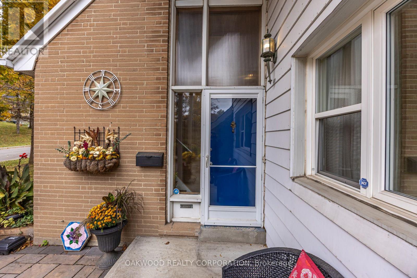 41 Greenbrook Drive, Toronto, Ontario  M6M 2J8 - Photo 6 - W14092372