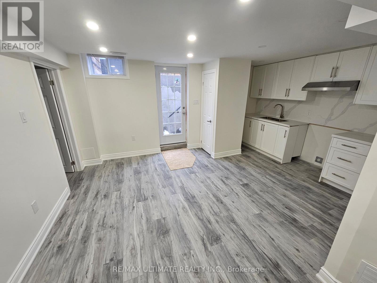 9 Clovercrest Drive, Brampton, Ontario  L7A 2N4 - Photo 4 - W14092412