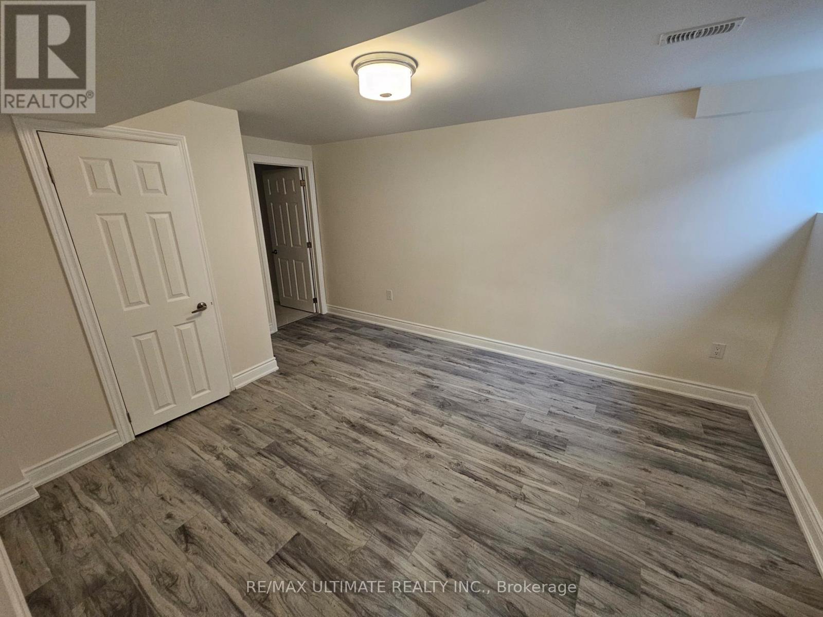 9 Clovercrest Drive, Brampton, Ontario  L7A 2N4 - Photo 5 - W14092412