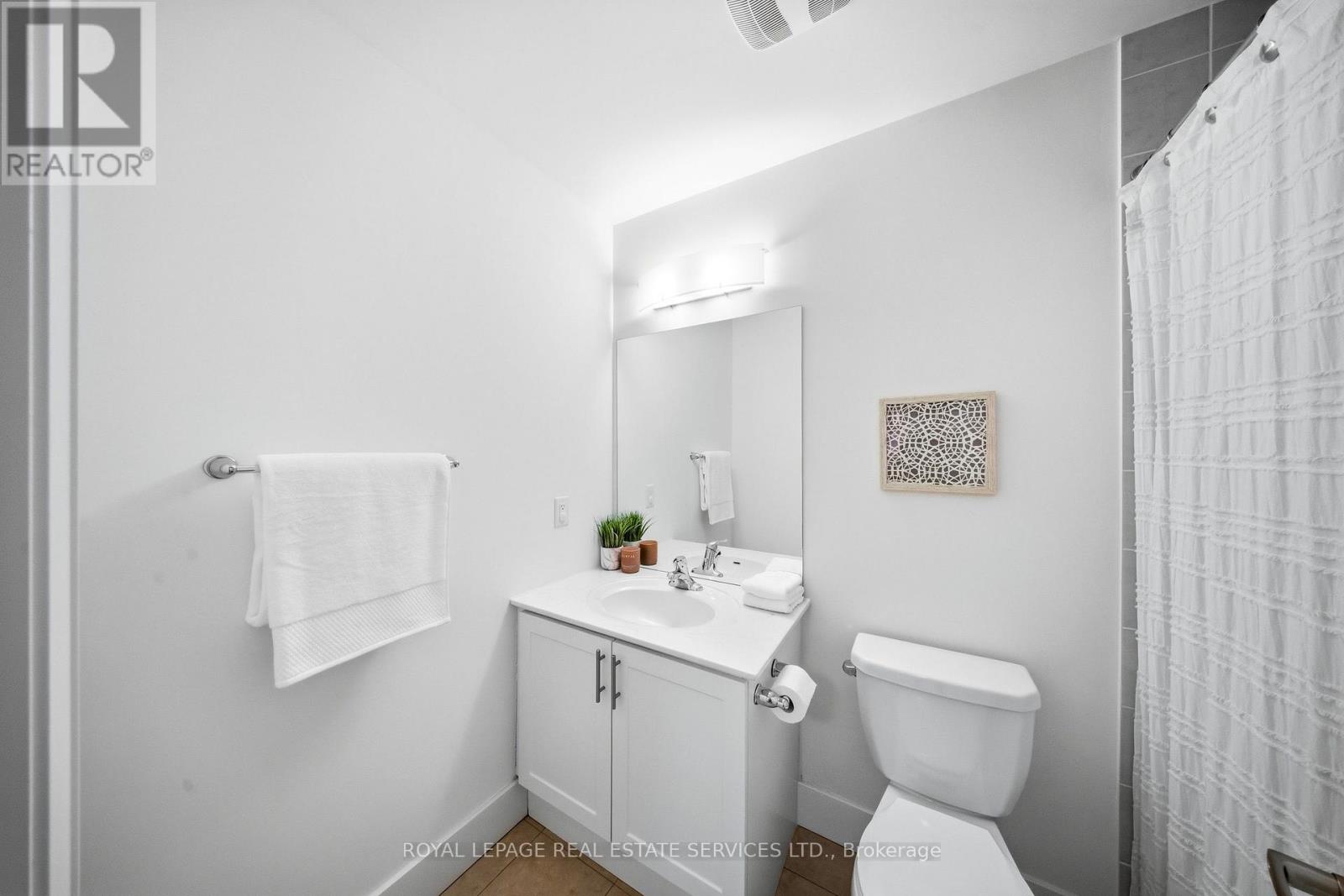 1233 Azinger Lane, Mississauga, Ontario  L5E 0A7 - Photo 30 - W14092422