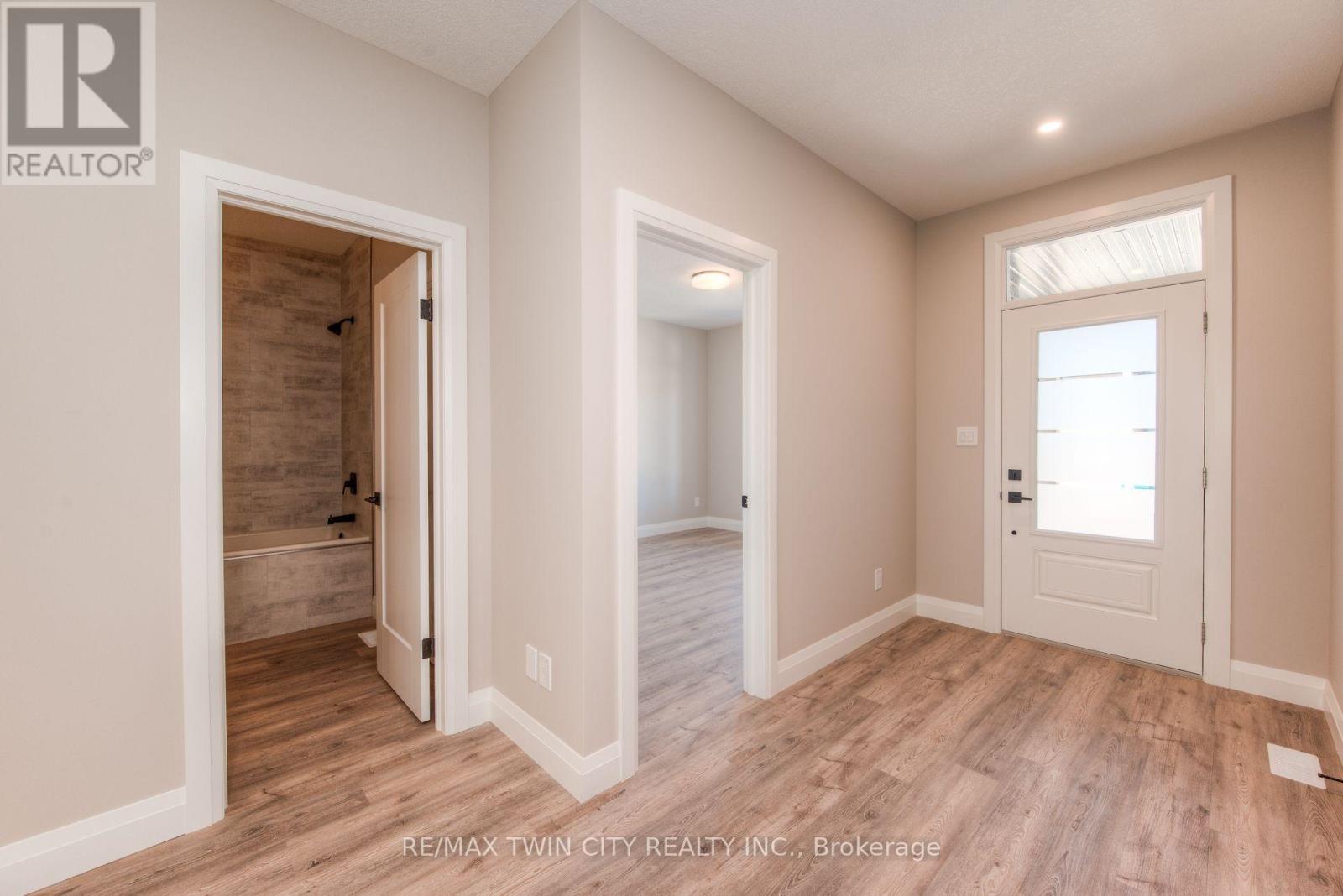 24 Tupelo Crescent, Woolwich, Ontario  N3B 0G1 - Photo 7 - X14092340