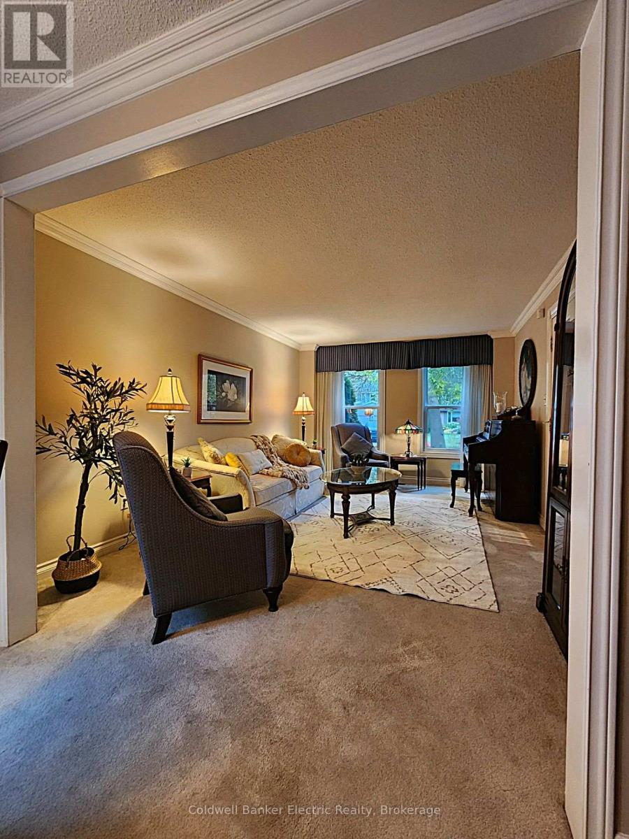 1007 Moorelands Crescent, Pickering, Ontario  L1W 3K3 - Photo 5 - E14092550
