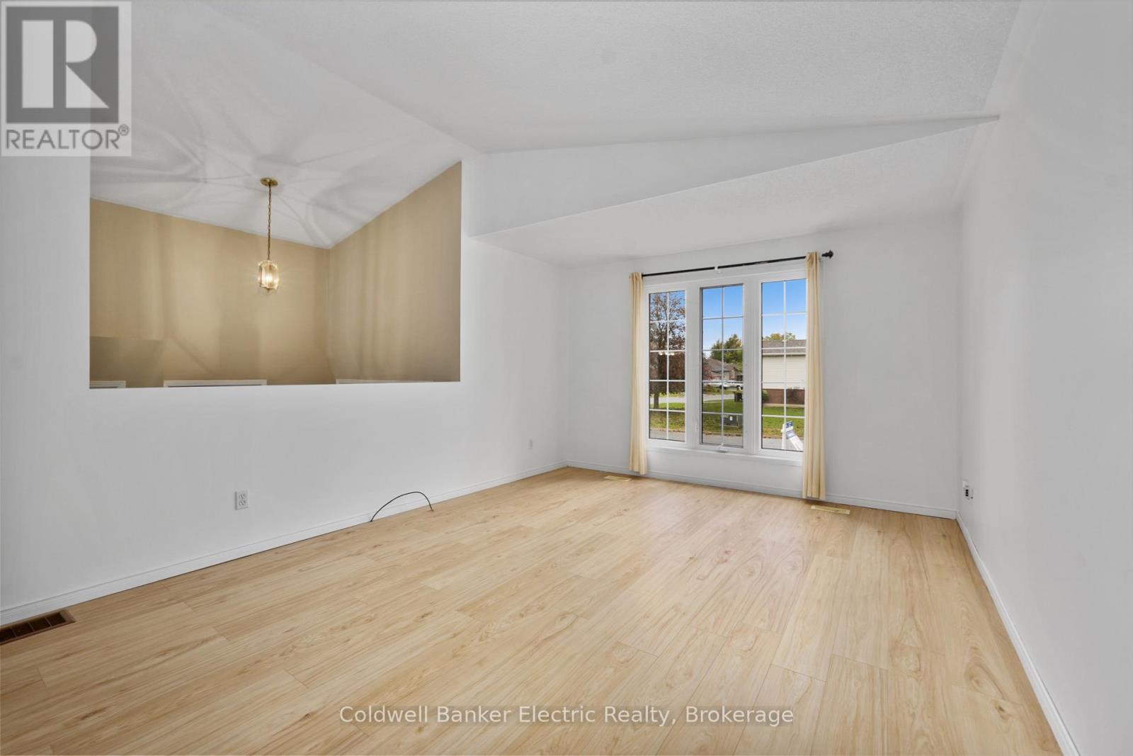 271 Dainton Drive, Peterborough, Ontario  K9H 7N6 - Photo 4 - X14092530