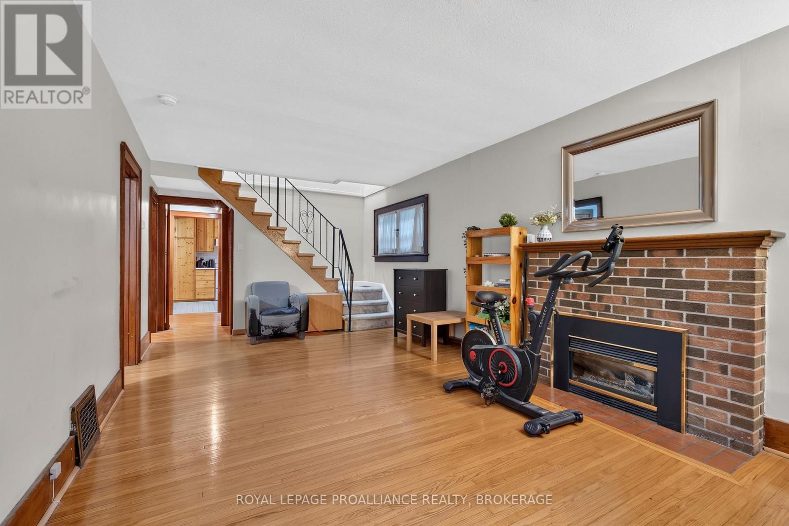 86 Ellerbeck Street, Kingston, Ontario K7L 4H7 - Photo 3 - X14092548