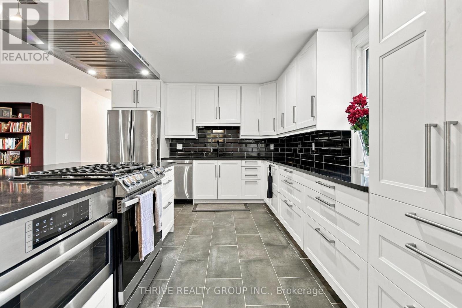 708 Village Green Avenue, London South, Ontario  N6K 1H2 - Photo 13 - X14092446