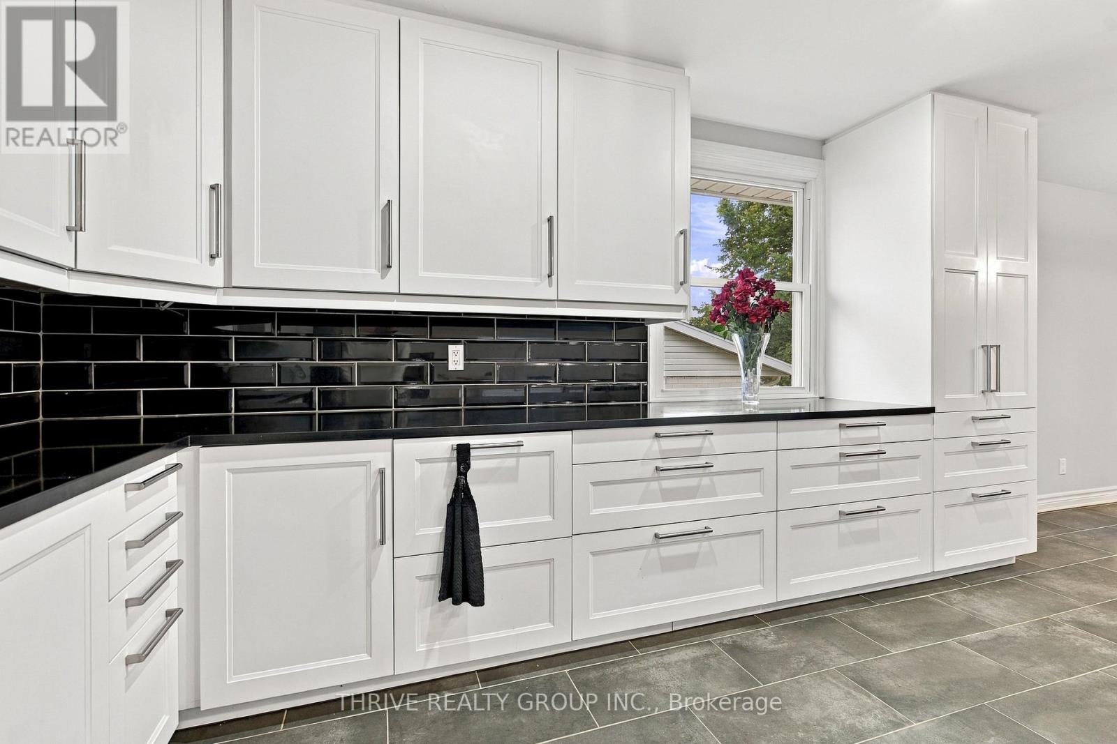 708 Village Green Avenue, London South, Ontario  N6K 1H2 - Photo 15 - X14092446