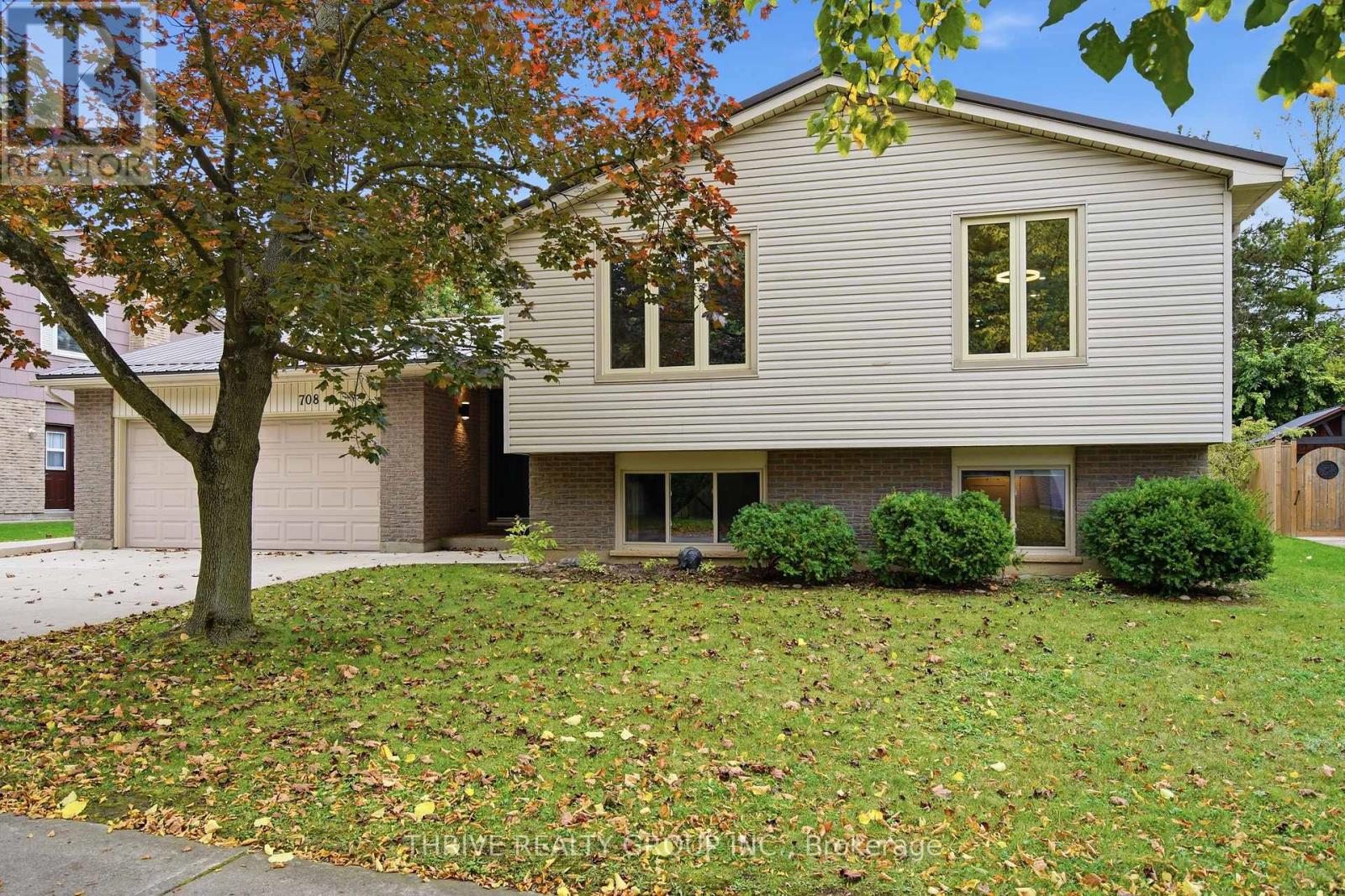 708 Village Green Avenue, London South, Ontario  N6K 1H2 - Photo 2 - X14092446