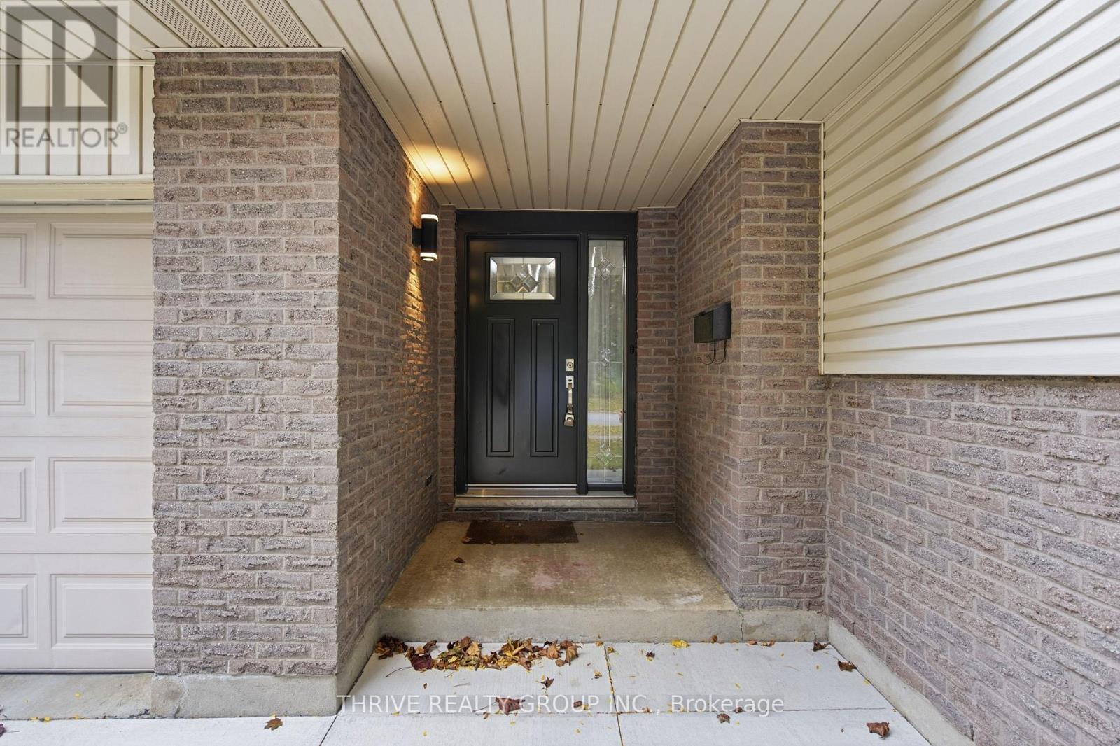 708 Village Green Avenue, London South, Ontario  N6K 1H2 - Photo 3 - X14092446