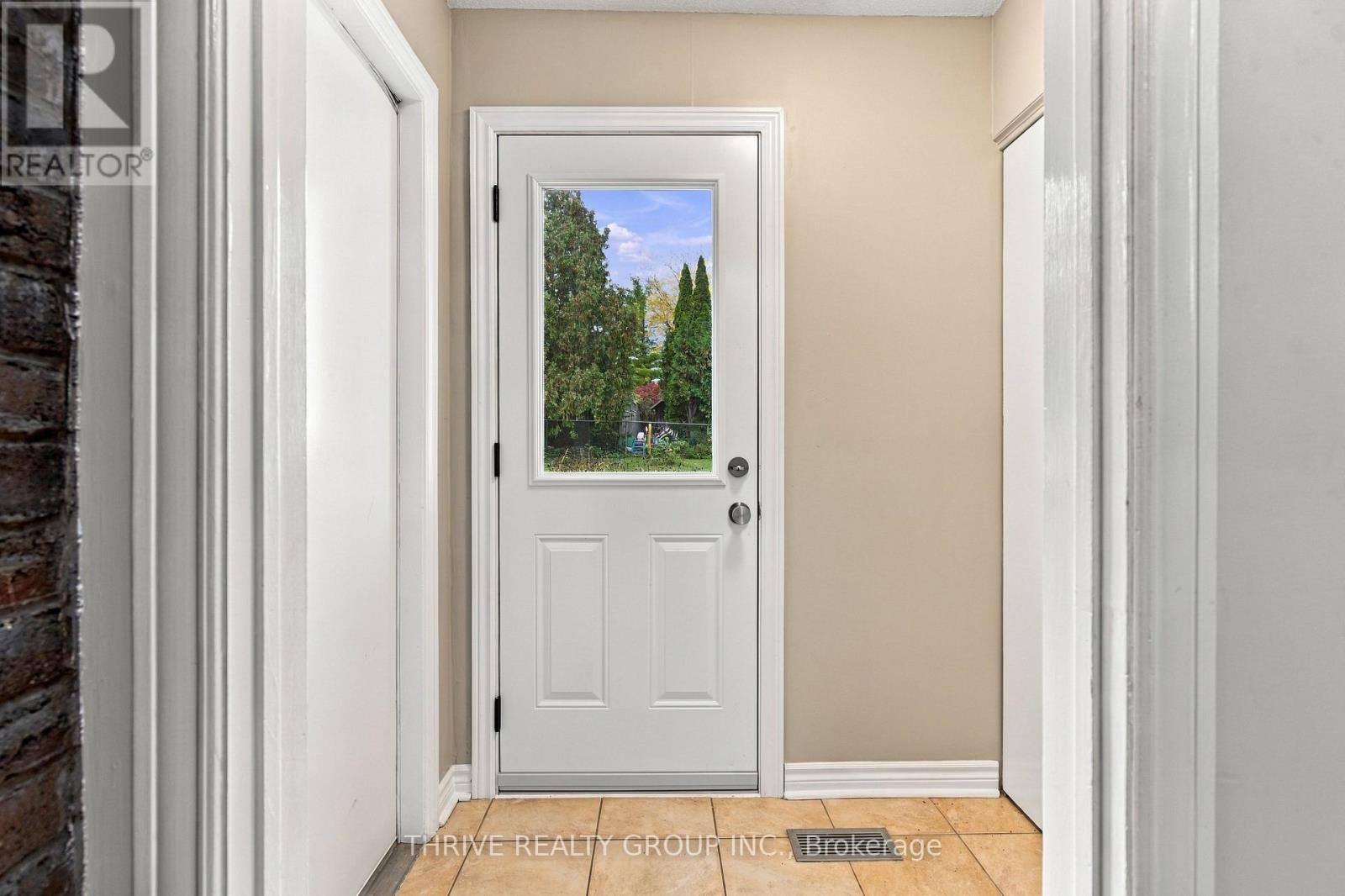 708 Village Green Avenue, London South, Ontario  N6K 1H2 - Photo 32 - X14092446