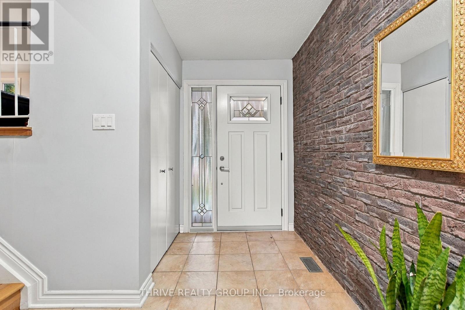 708 Village Green Avenue, London South, Ontario  N6K 1H2 - Photo 4 - X14092446