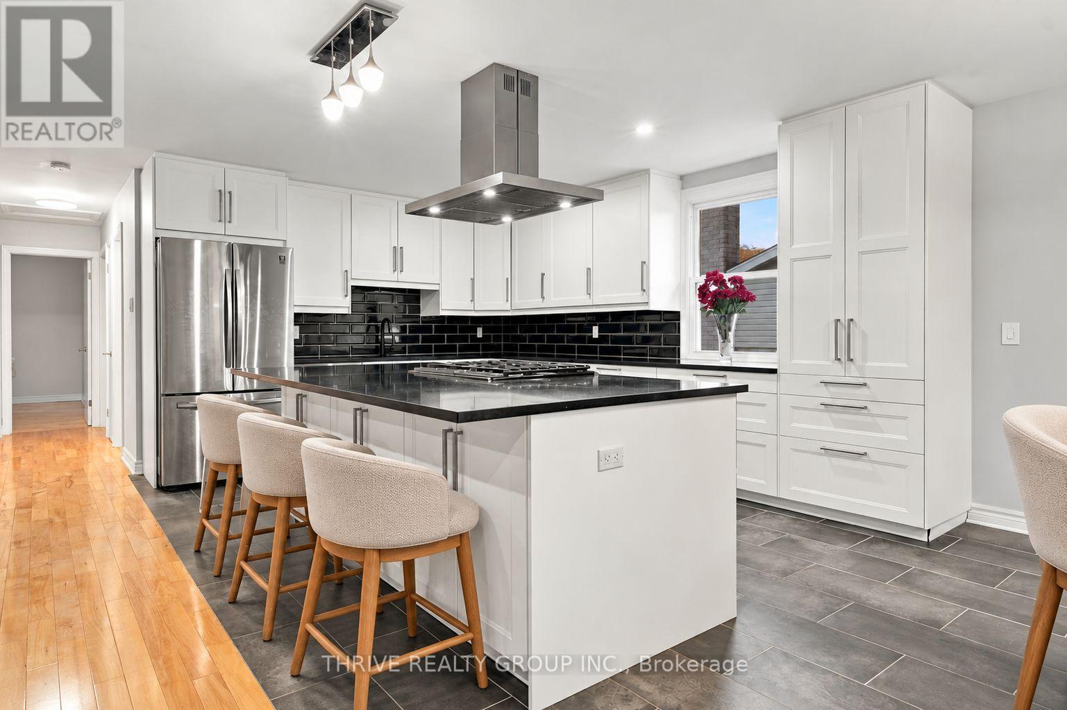708 Village Green Avenue, London South, Ontario  N6K 1H2 - Photo 7 - X14092446