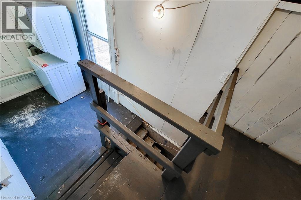 254 EMERALD Street N Unit# UPPER