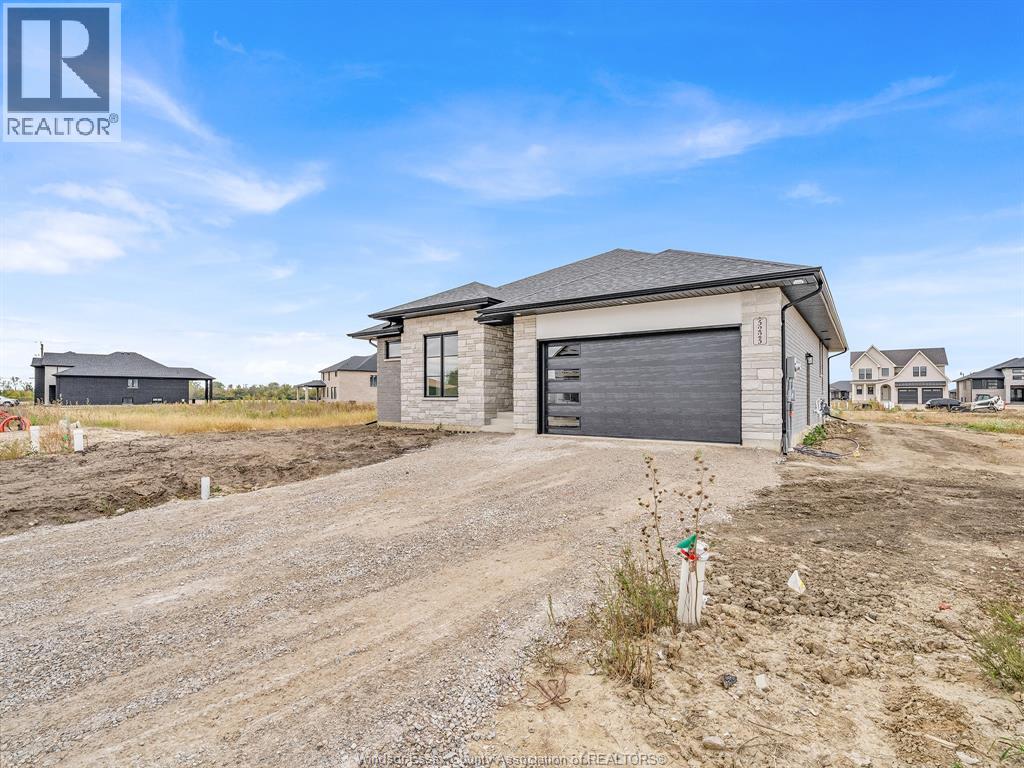 5229 Aiden Avenue, Tecumseh, Ontario  N0R 1K0 - Photo 3 - 26025555