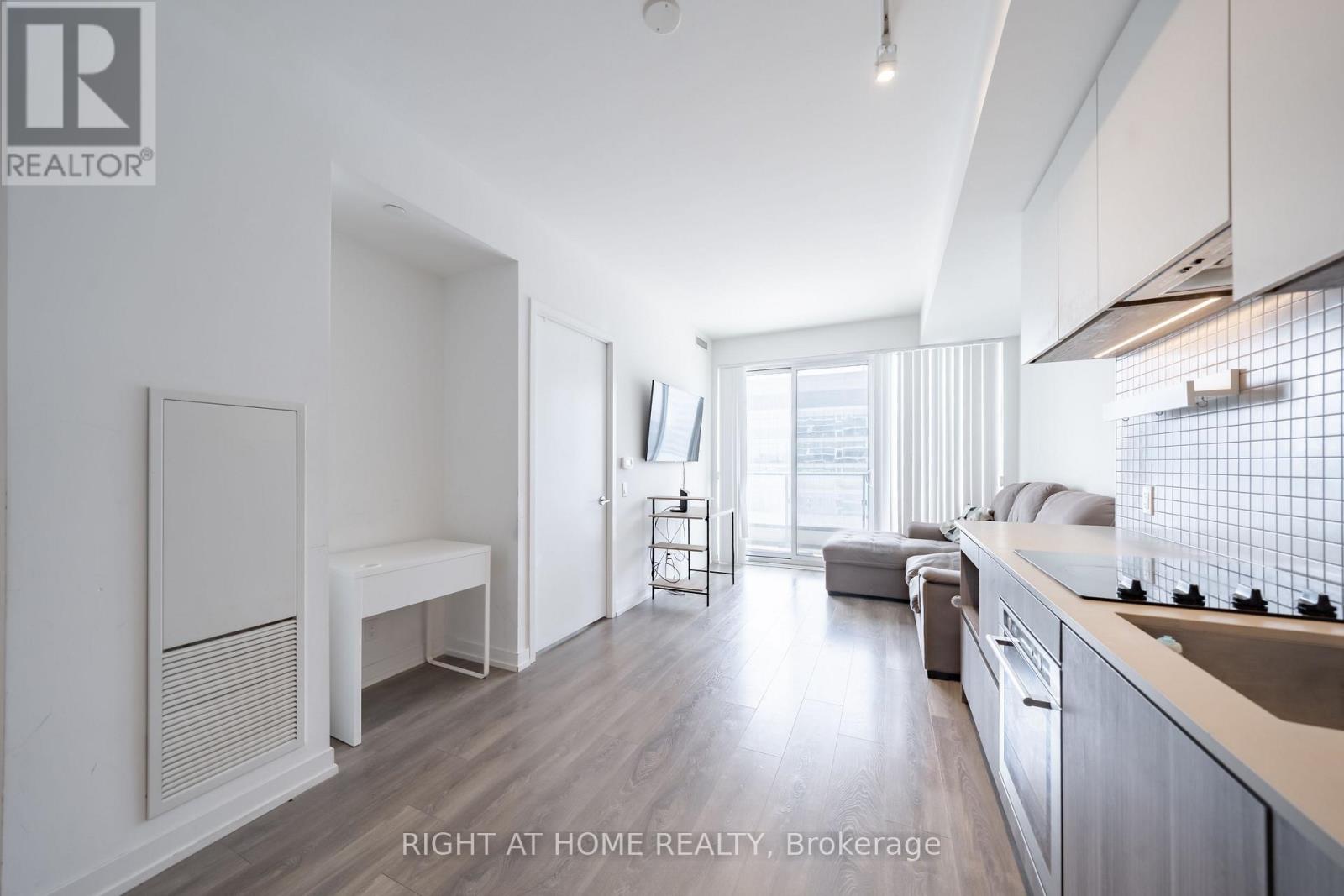 1005 - 5 BUTTERMILL AVENUE, Vaughan, Ontario