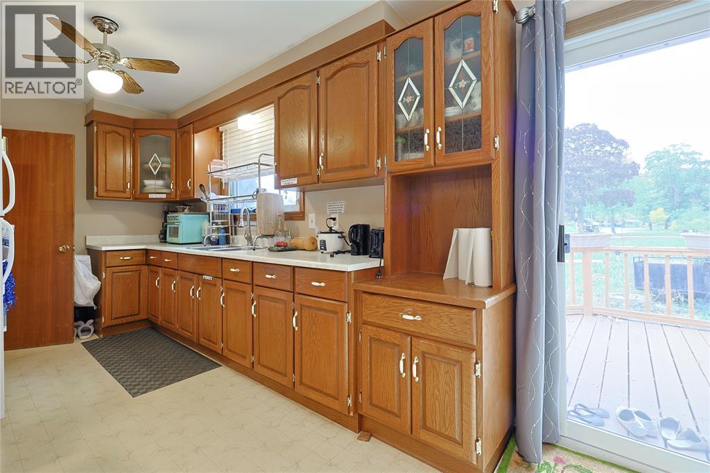 880 Champlain Road, Sarnia, Ontario N7V 2G1 - Photo 9 - 26024097