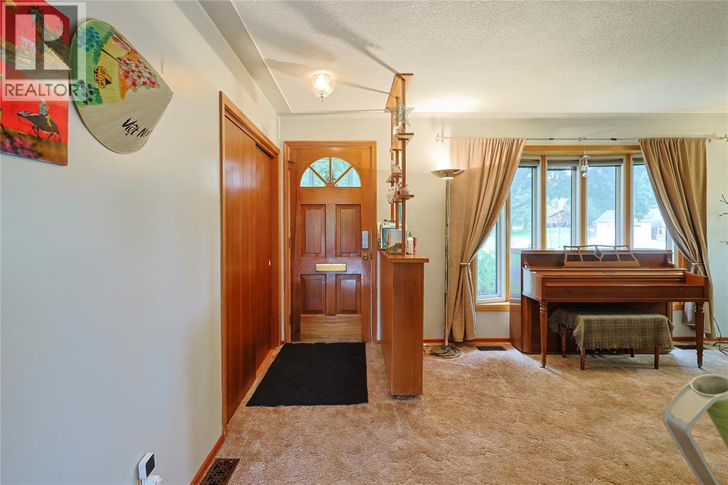 880 Champlain Road, Sarnia, Ontario N7V 2G1 - Photo 4 - 26024097