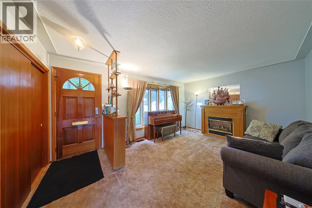 880 Champlain Road, Sarnia, Ontario N7V 2G1 - Photo 5 - 26024097