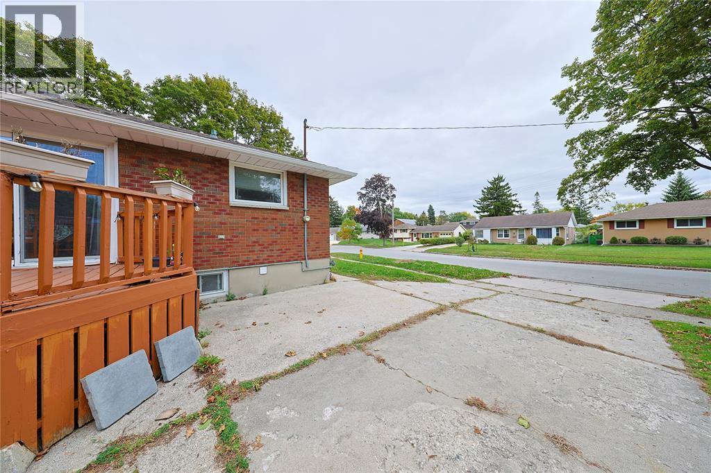 880 Champlain Road, Sarnia, Ontario N7V 2G1 - Photo 28 - 26024097