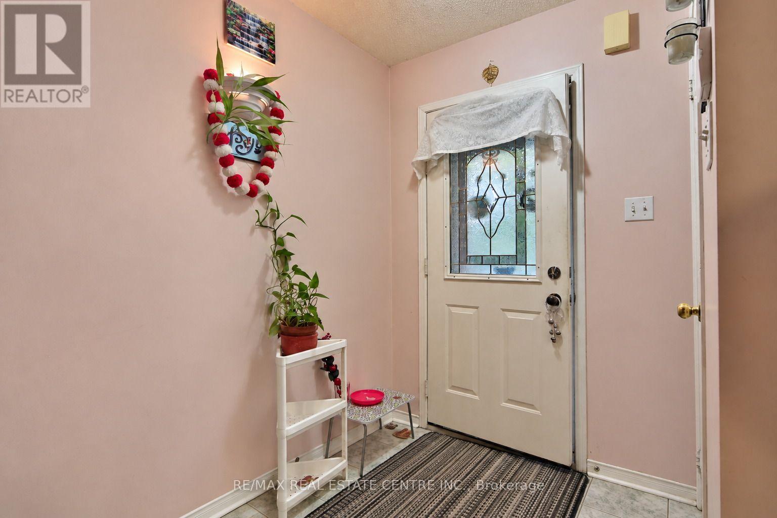 180 Cresthaven Road, Brampton, Ontario  L7A 1J5 - Photo 3 - W14092442