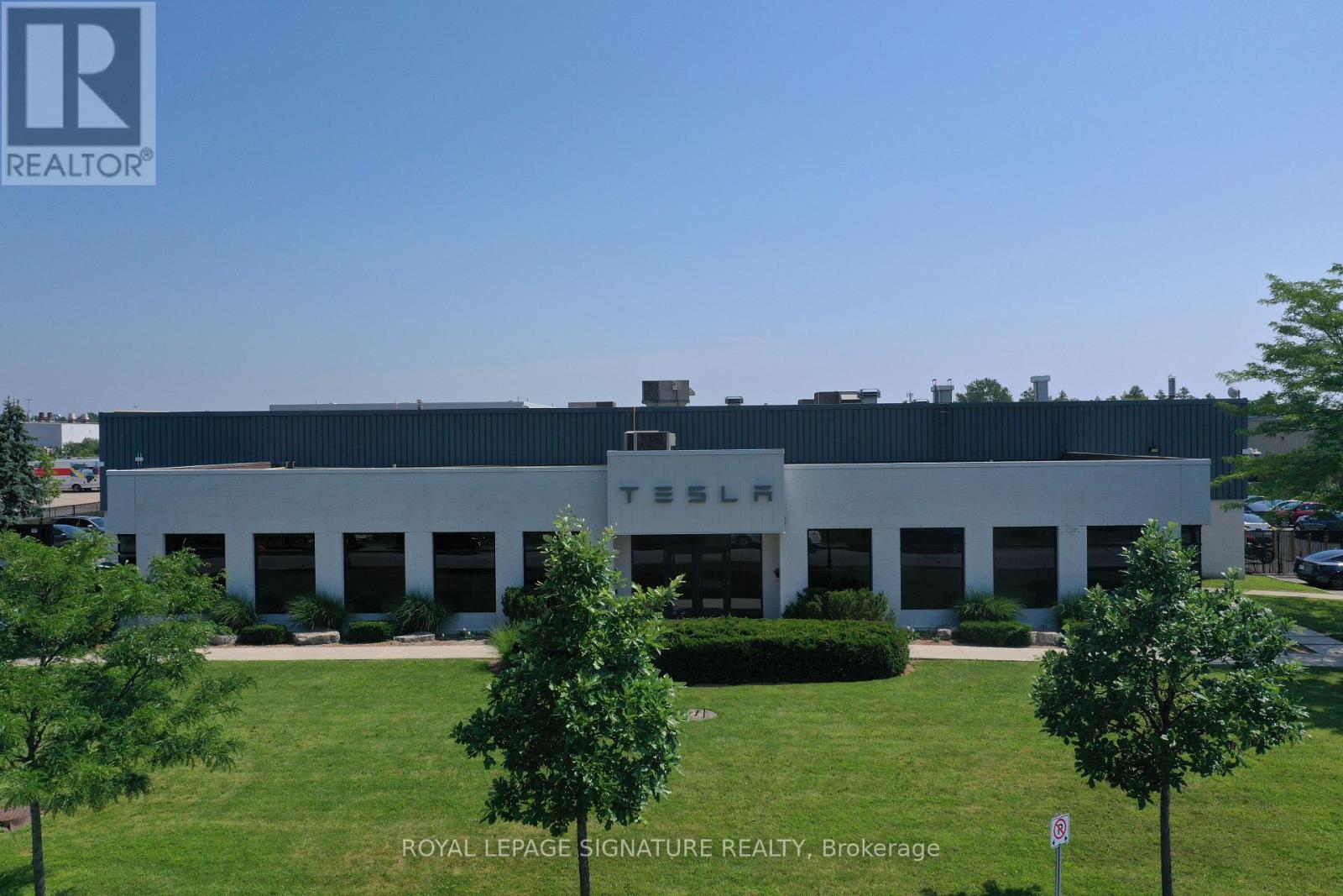 891 Progress Court, Oakville, Ontario L6L 6K1 - Photo 2 - W14092452