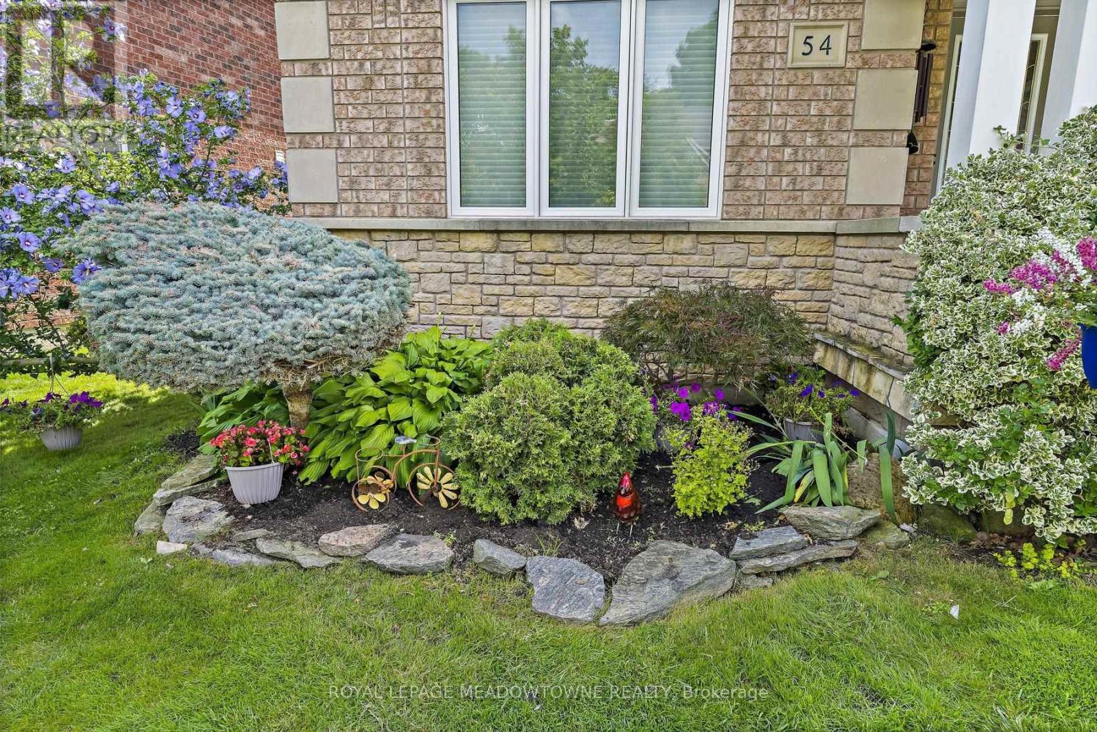 54 Grist Mill Drive, Halton Hills, Ontario  L7G 6C1 - Photo 4 - W14092502