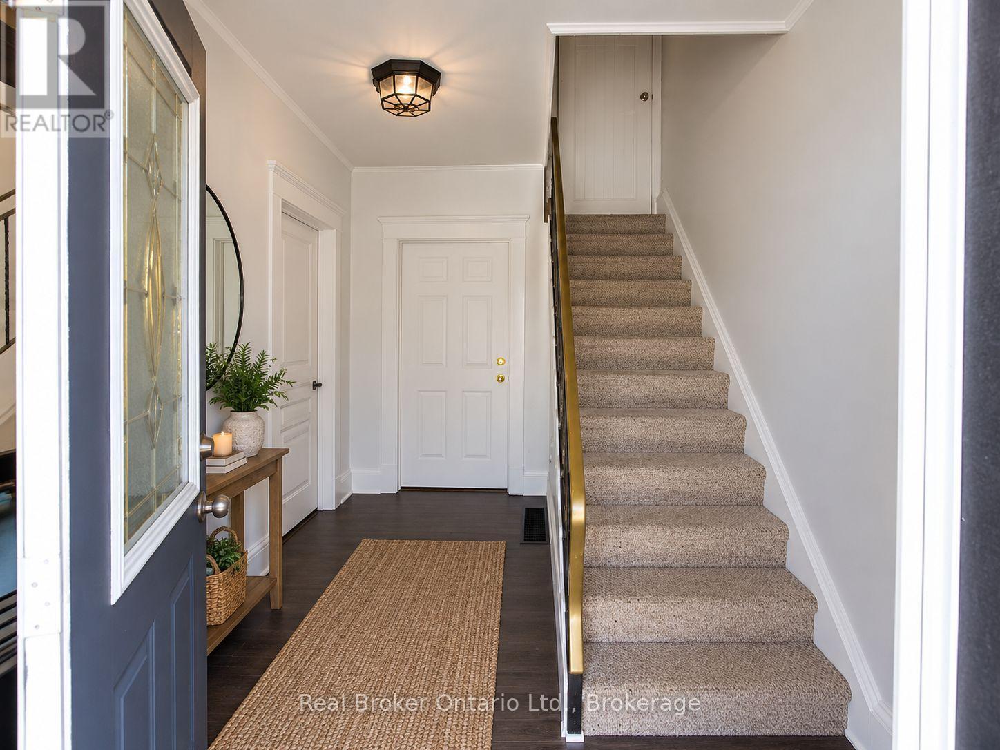 4 Cambria Street, Stratford, Ontario  N5A 1G4 - Photo 3 - X13872830