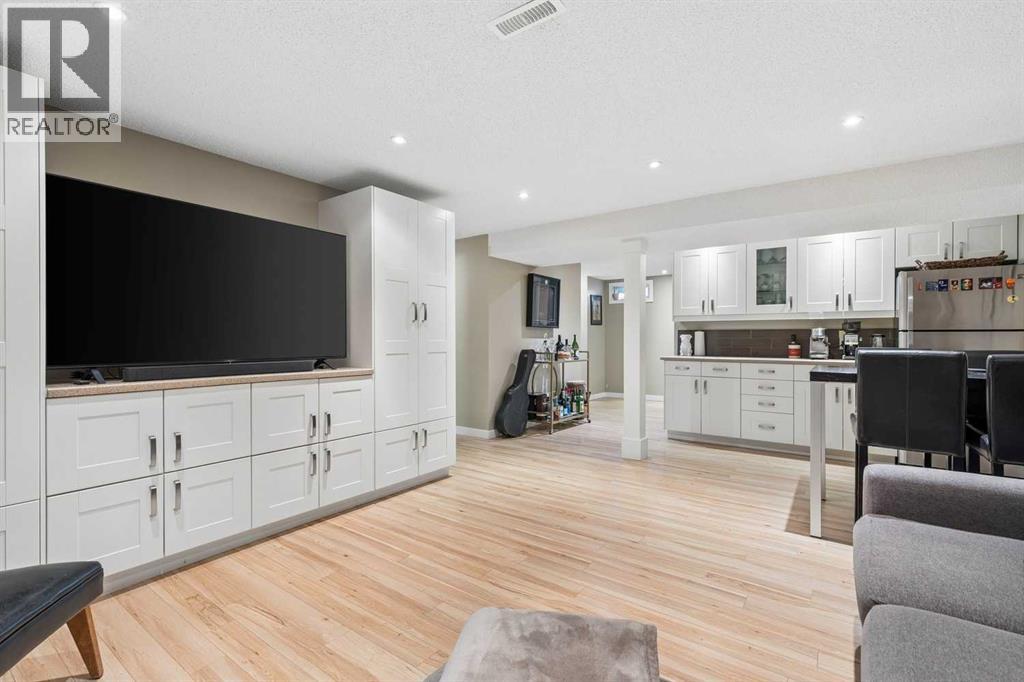 7048 61 Avenue NW, Calgary, Alberta  T3B 3H8 - Photo 17 - A2352616